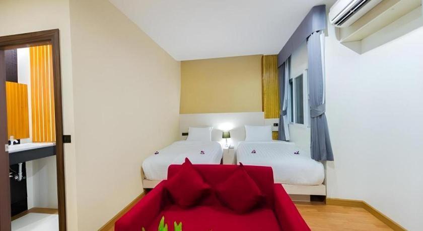 Gt Residence Hotel Бурирам Экстерьер фото