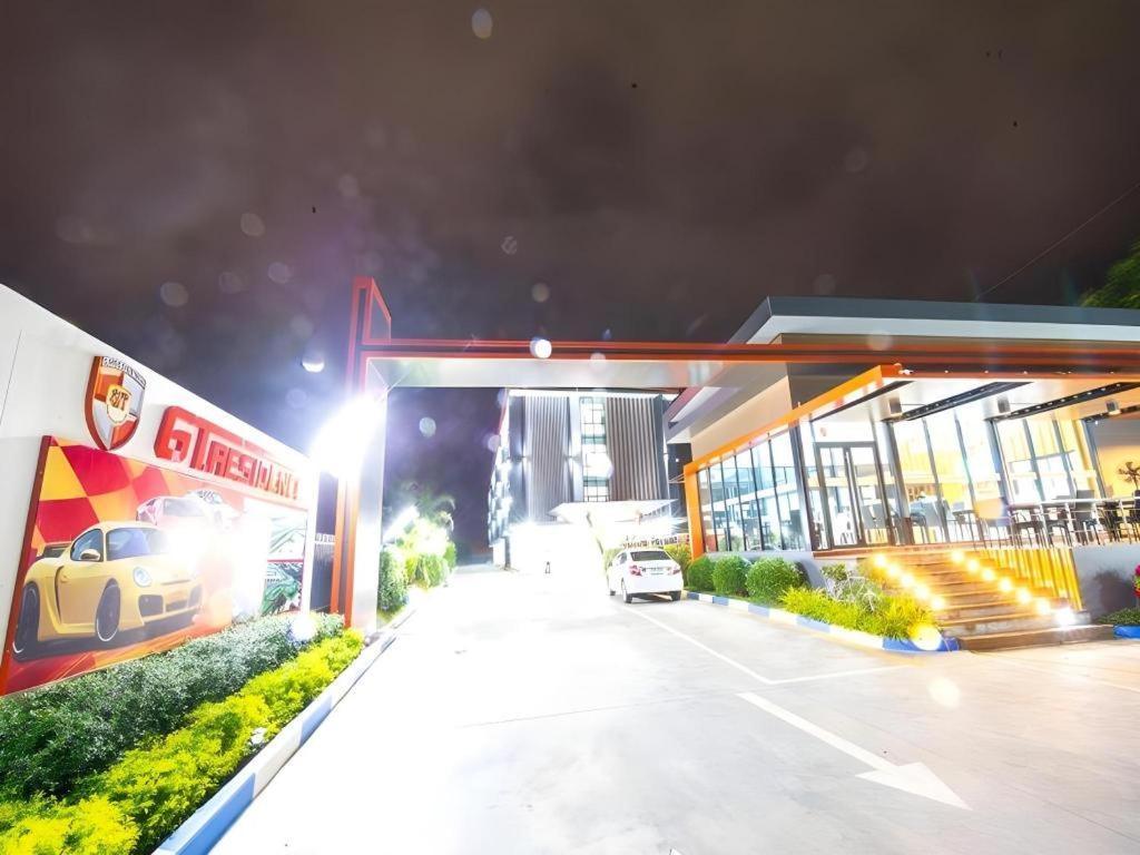 Gt Residence Hotel Бурирам Экстерьер фото