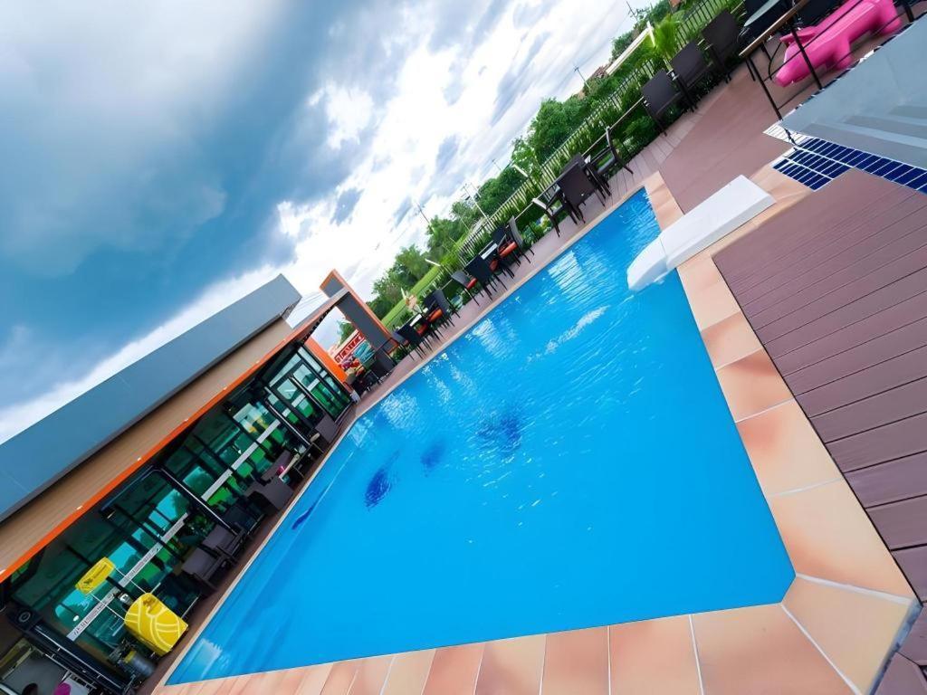 Gt Residence Hotel Бурирам Экстерьер фото
