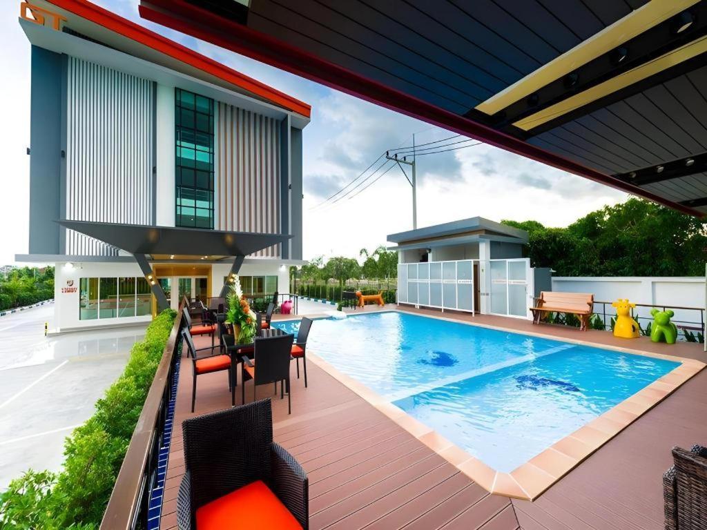 Gt Residence Hotel Бурирам Экстерьер фото