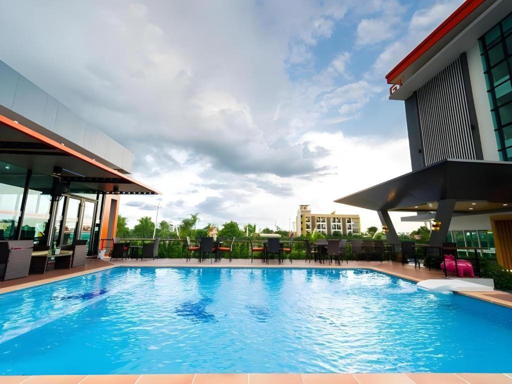 Gt Residence Hotel Бурирам Экстерьер фото