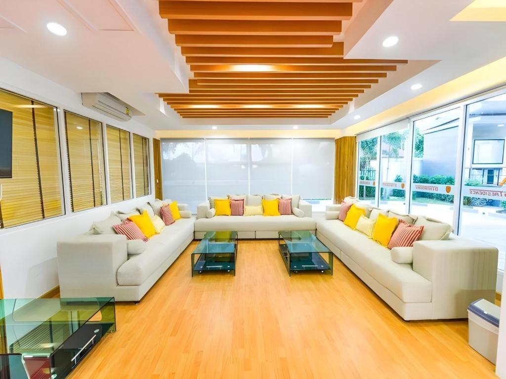 Gt Residence Hotel Бурирам Экстерьер фото