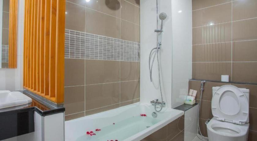 Gt Residence Hotel Бурирам Экстерьер фото