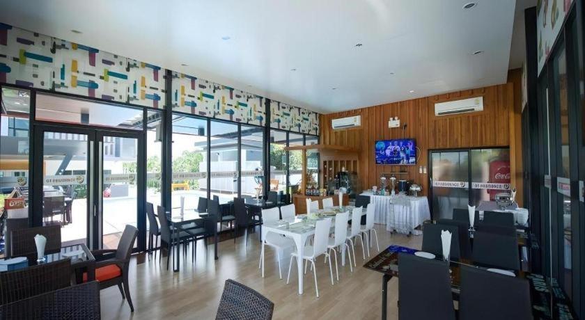 Gt Residence Hotel Бурирам Экстерьер фото
