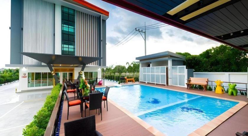 Gt Residence Hotel Бурирам Экстерьер фото