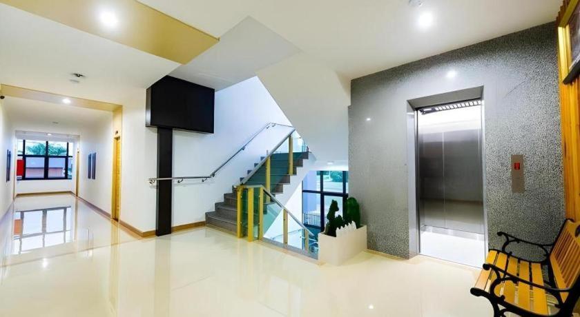 Gt Residence Hotel Бурирам Экстерьер фото