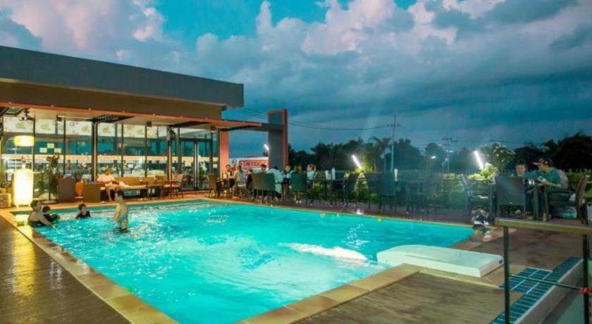 Gt Residence Hotel Бурирам Экстерьер фото