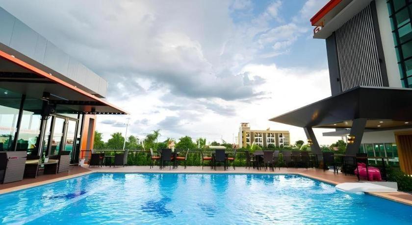 Gt Residence Hotel Бурирам Экстерьер фото