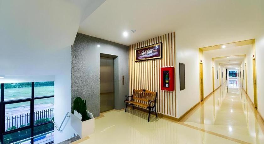 Gt Residence Hotel Бурирам Экстерьер фото